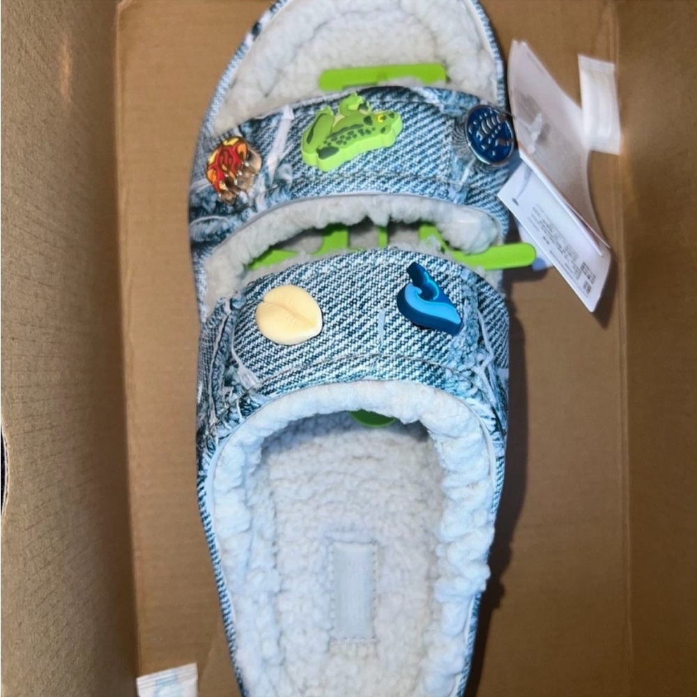 Not for sale I’m in search of in a sz 7 in women’s SZA X CROCS COZZZY SANDAL!